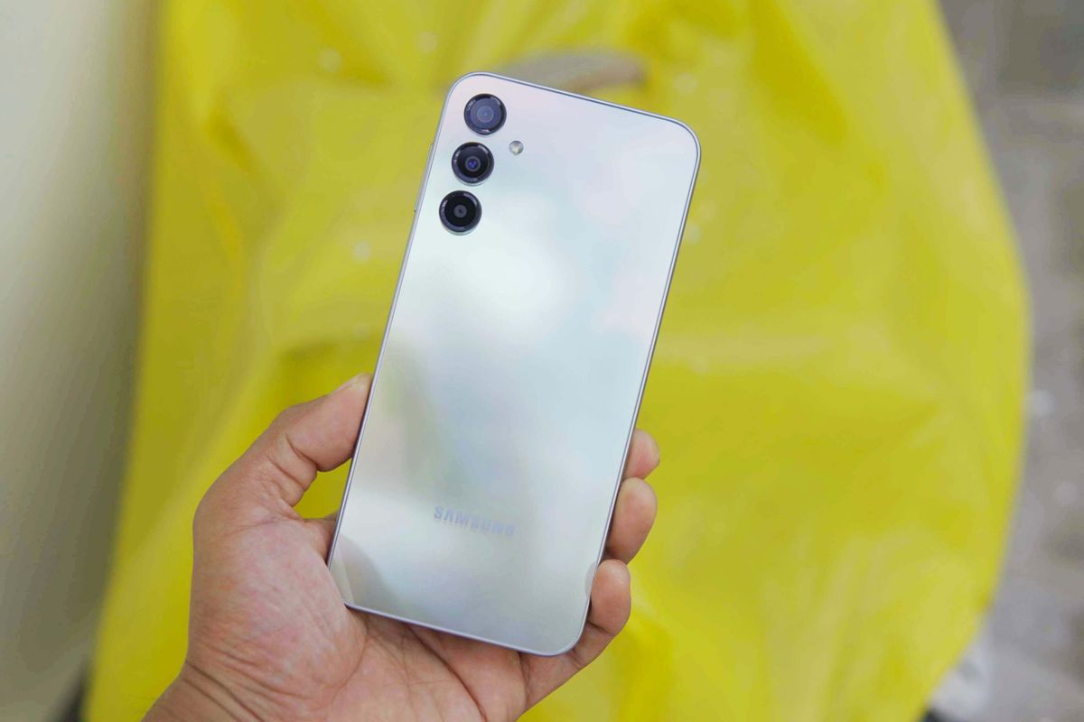 Samsung Galaxy A24 Perkuat Pasar Ponsel Dua Jutaan Berkat Dukungan Pembaruan One UI