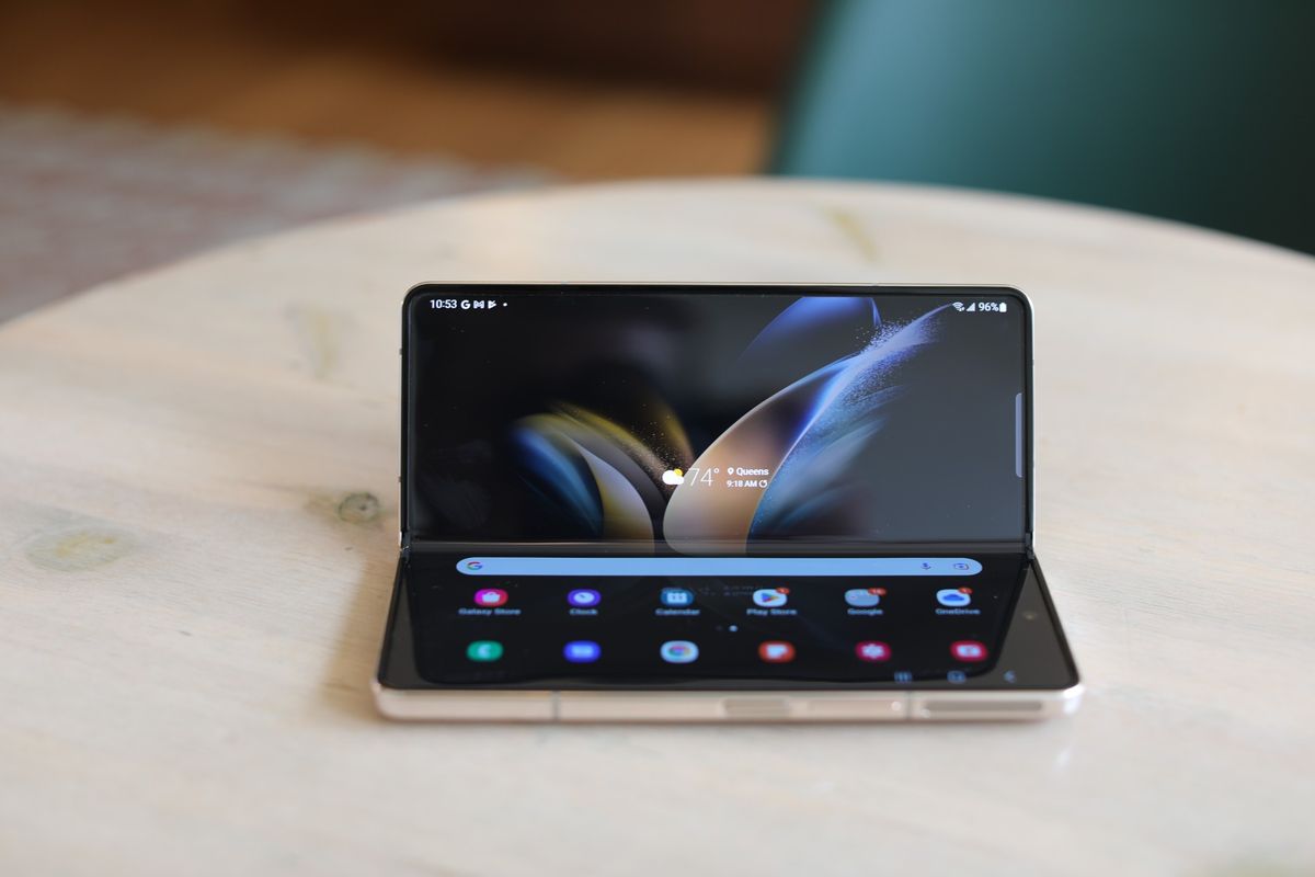 Samsung Luncurkan Galaxy Z Fold4 5G Dorong Tren Ponsel Lipat Premium