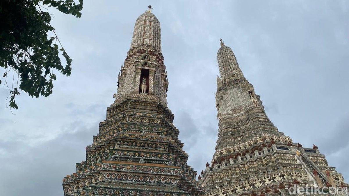 Menelusuri Keindahan dan Sejarah Wat Arun di Bangkok