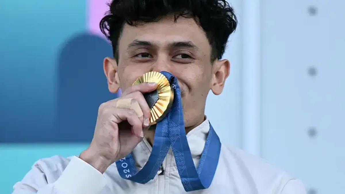 Veddriq Leonardo Raih Emas Nomor Speed Putra di World Climbing Chamonix 2026