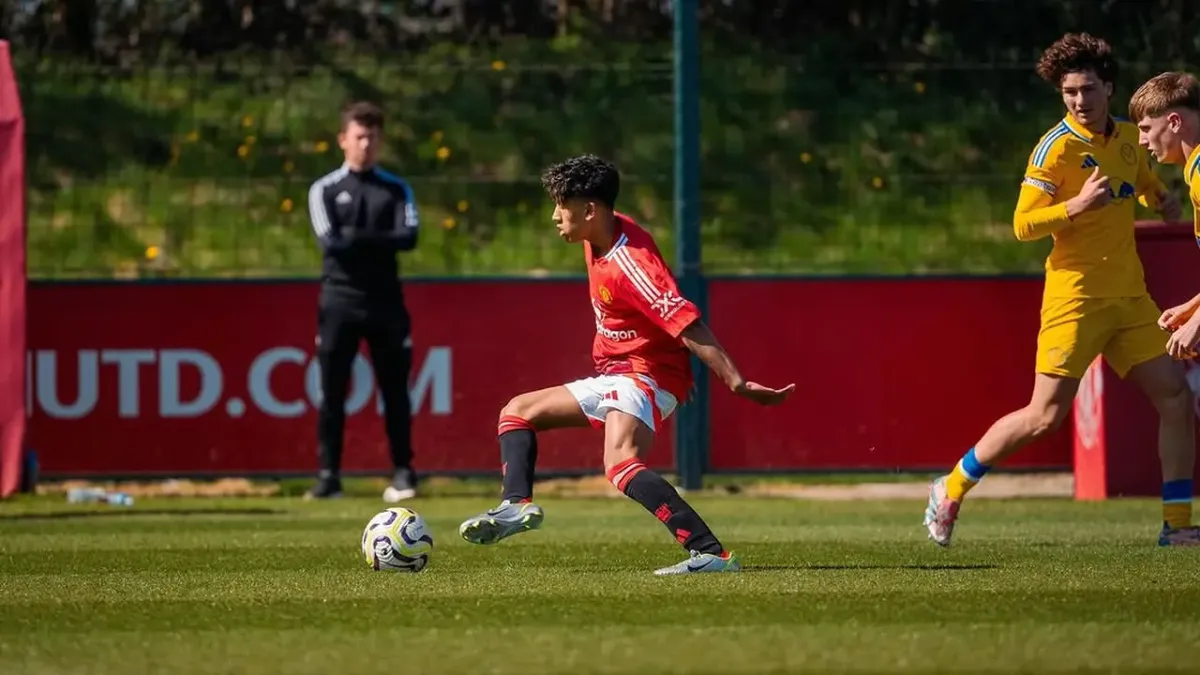 Manchester United Siapkan Kontrak Bertahap untuk Penyerang Muda JJ Gabriel