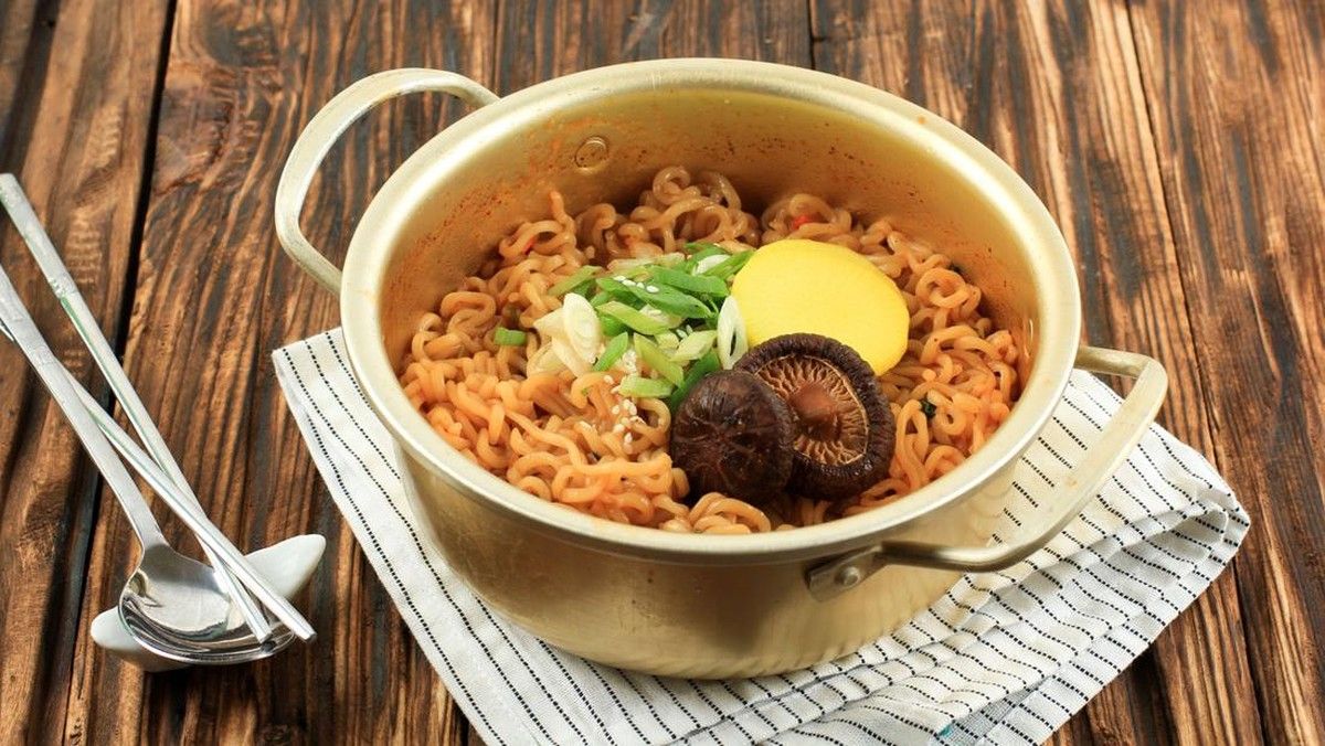 Spesialis Gizi Jelaskan Makan Mie Instan Saat Diet Masih Bisa Dilakukan