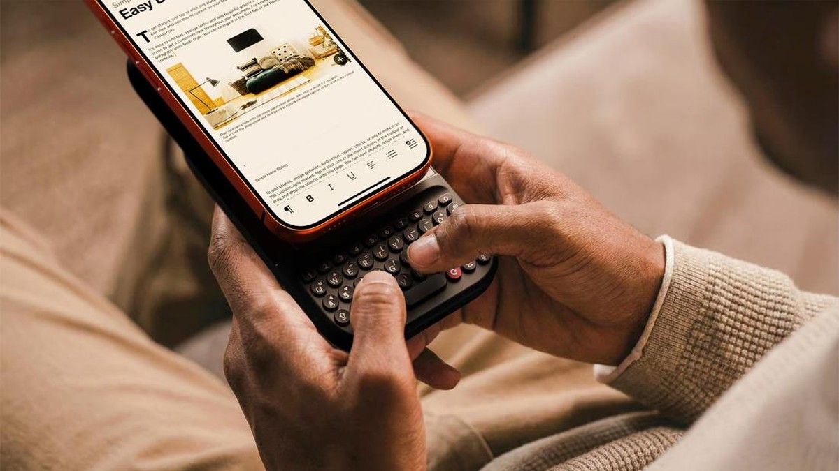 Clicks Technology Kirim Power Keyboard untuk Smartphone Modern