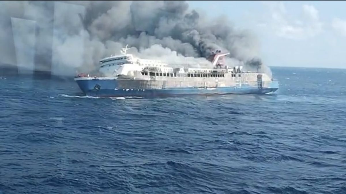 Kemenhub Koordinasi Evakuasi Kebakaran KM Mutiara Sentosa II di Laut Jawa