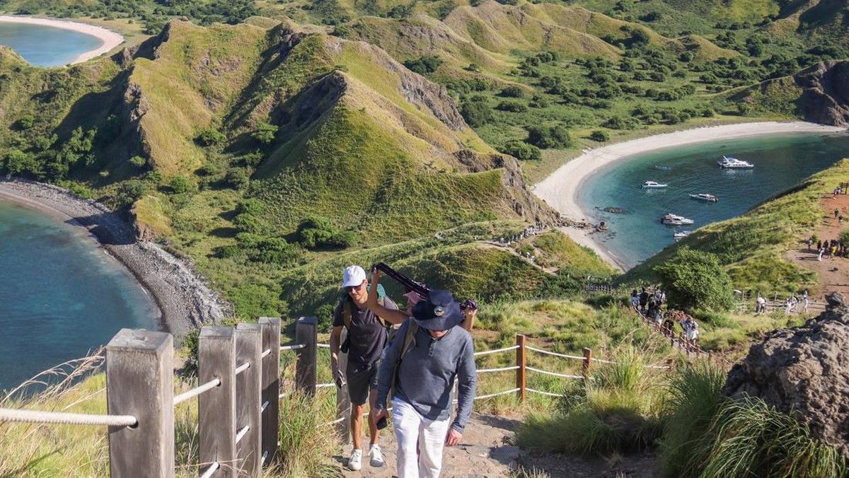 Jessica Mila Berkunjung ke Pulau Padar Saat Pelayaran Ditutup