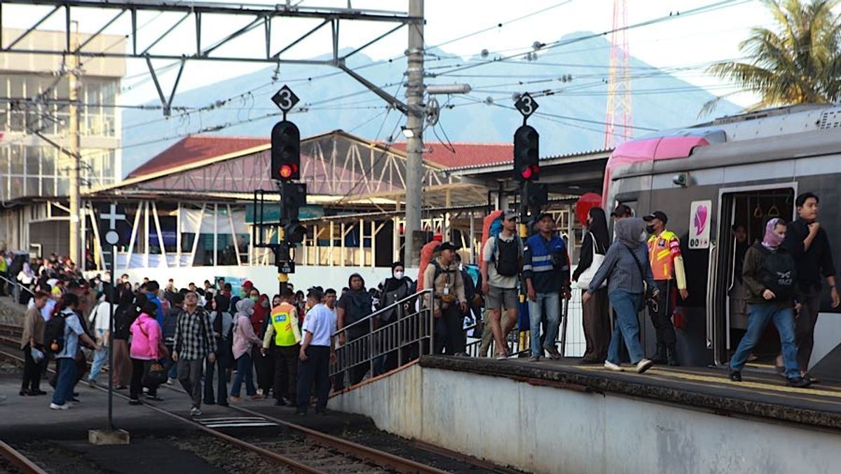 KAI Commuter Tambah Perjalanan KRL Hingga Dini Hari Antisipasi Lonjakan Pengguna