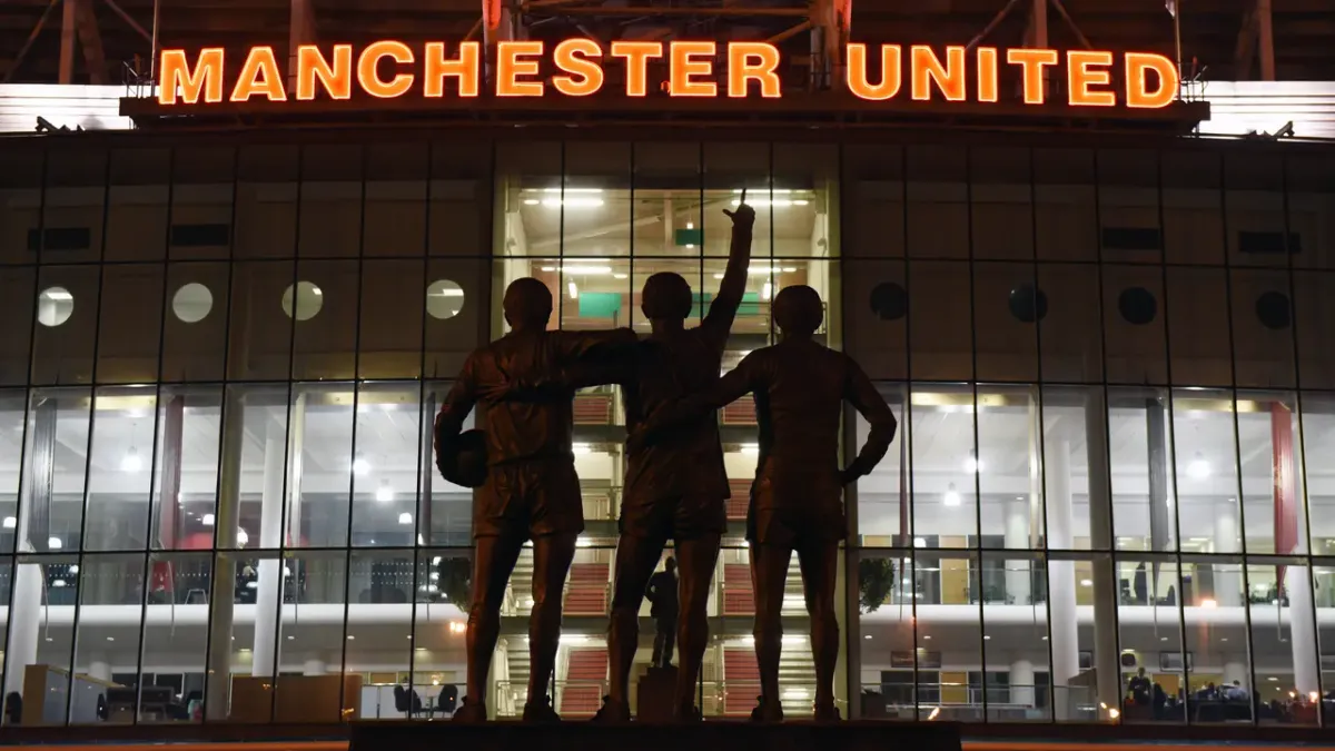 Alan Smith Prediksi Manchester United Hanya Tempati Posisi Ketiga Liga Inggris 2026/2027