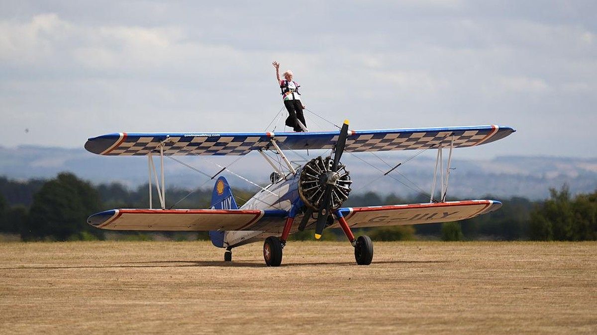 Betty Bromage Pecahkan Rekor Dunia Wing Walking di Usia 97 Tahun