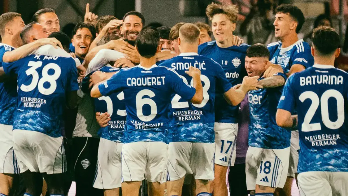 Pelatih Como Ungkap Tantangan Skuad Kecil di Liga Champions