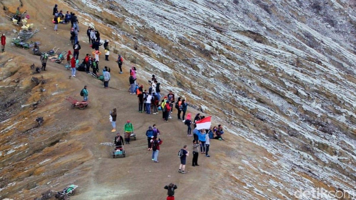 7 Gunung Ramah Pendaki Pemula untuk Upacara 17 Agustus
