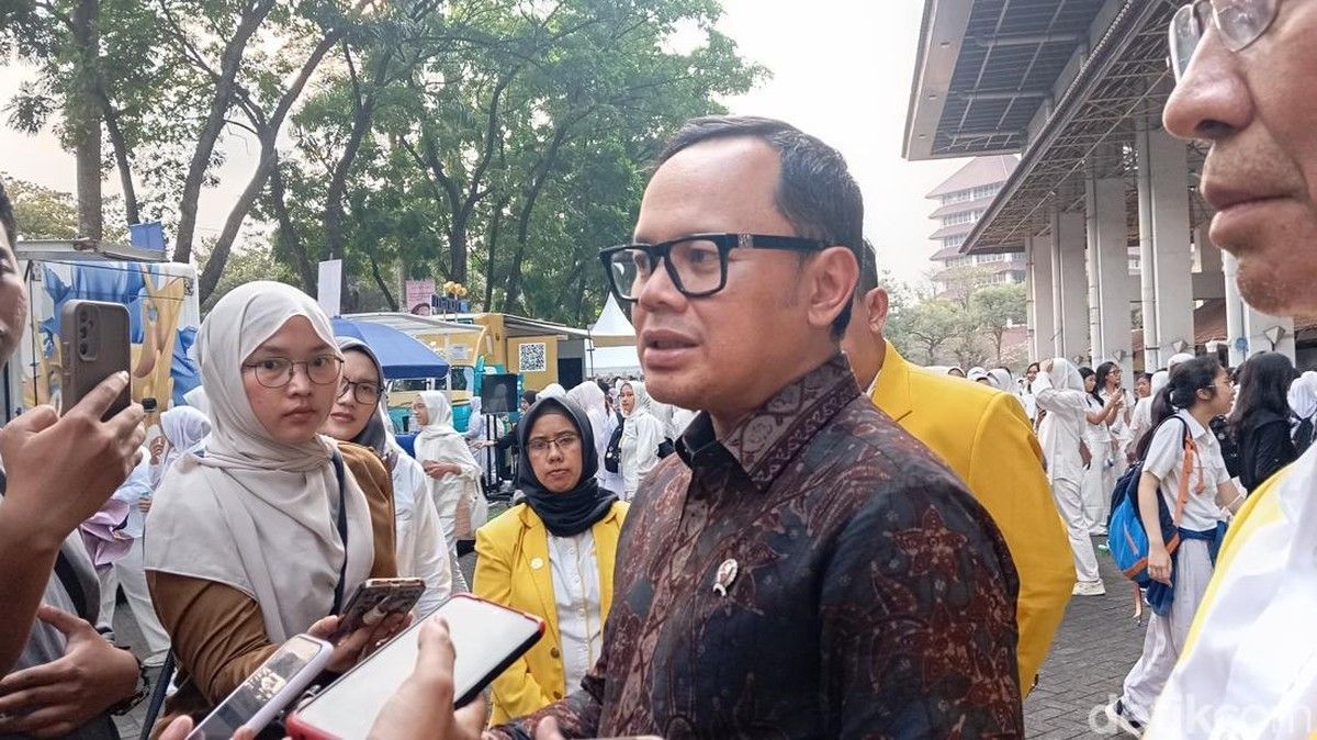 Wamen Dalam Negeri Tanggapi Pertanyaan Soal Pendidikan dan MBG di UI