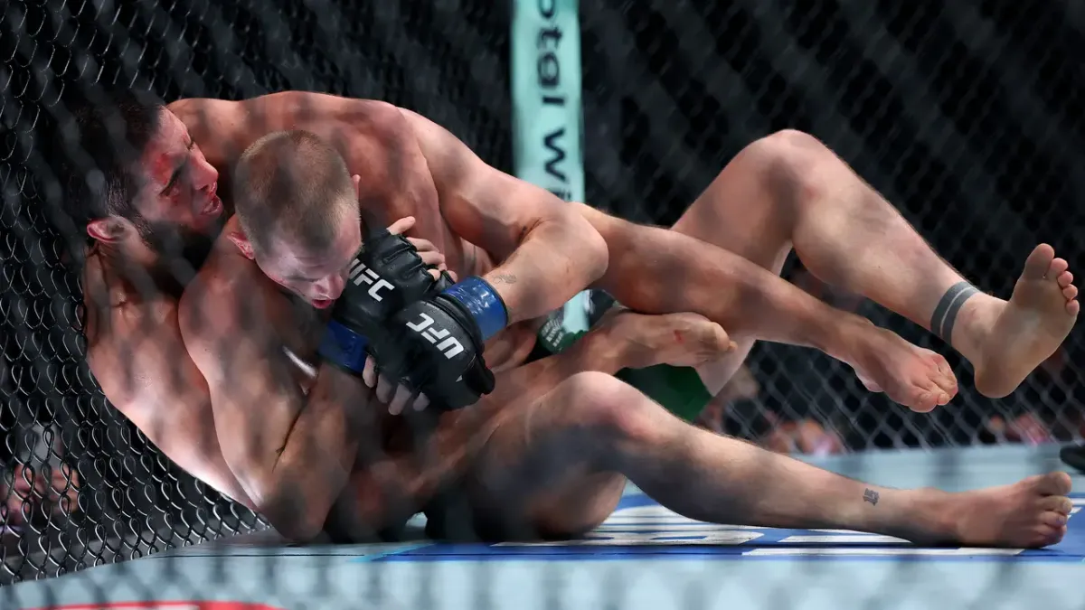 Islam Makhachev Pertahankan Gelar Welter UFC di Philadelphia