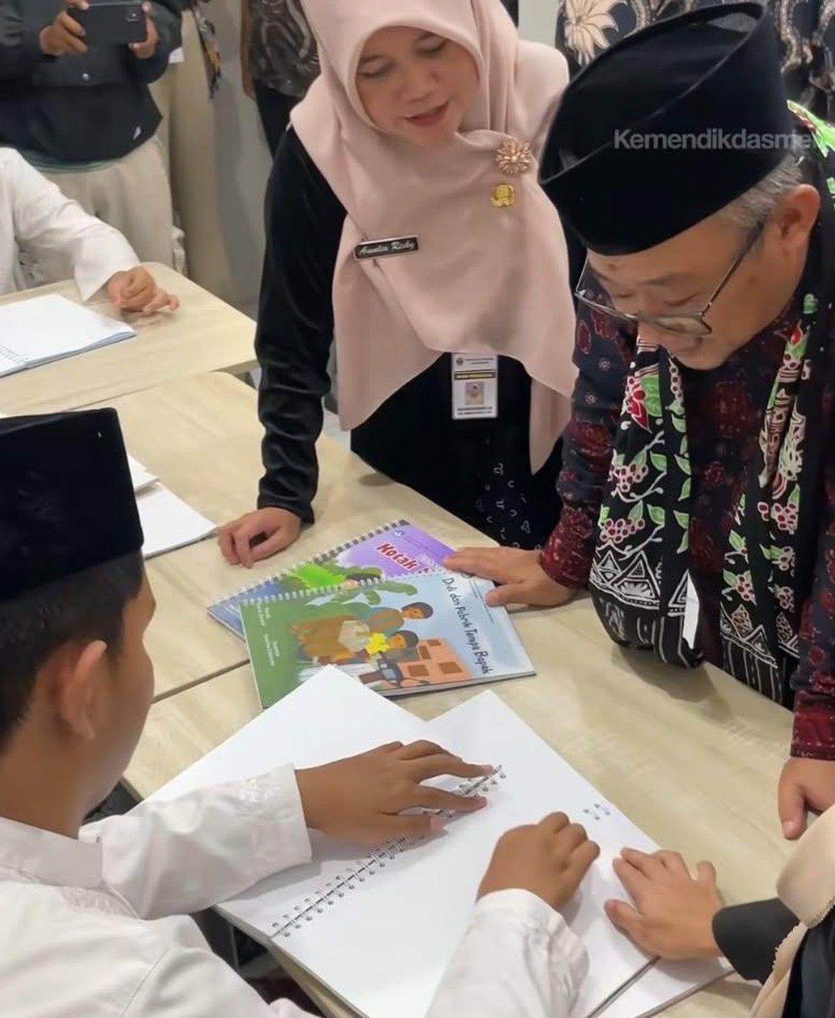 Kemendikdasmen Distribusikan 5,5 Juta Buku Bacaan Bermutu ke Sekolah