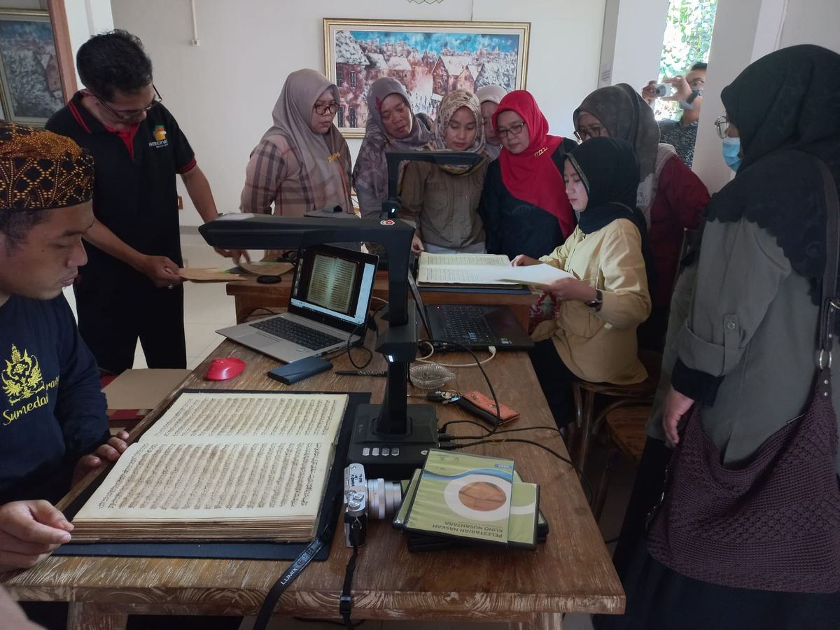 Kegiatan Menilai Keaslian dan Keabsahan Sumber Sejarah yang Harus Dipahami