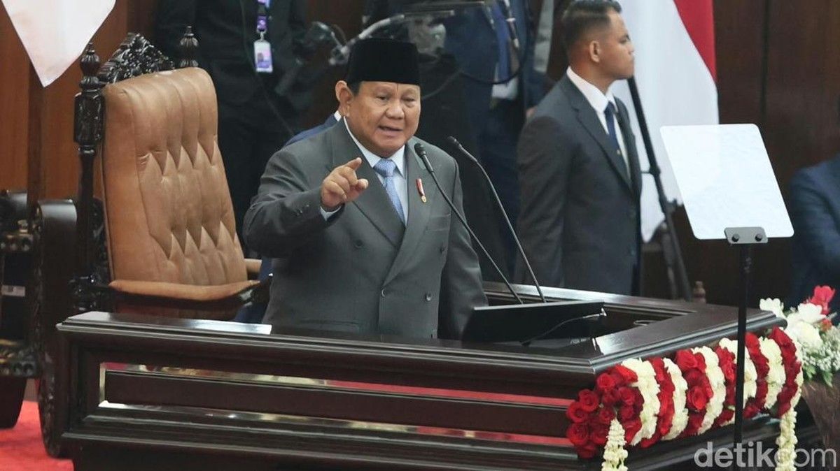 Presiden Prabowo Kenalkan Siswi Penerima Makan Bergizi Gratis di Sidang MPR