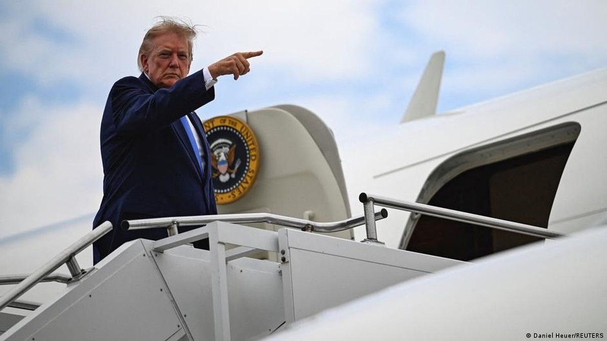 Donald Trump Diam-diam Ganti Pesawat Saat Tinggalkan Turki Karena Ancaman Iran