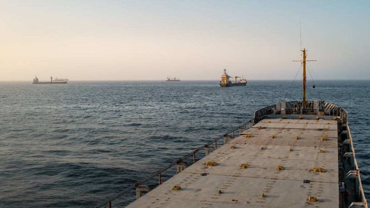 Harga Minyak Turun Saat Kesepakatan Buka Selat Hormuz Belum Tercapai