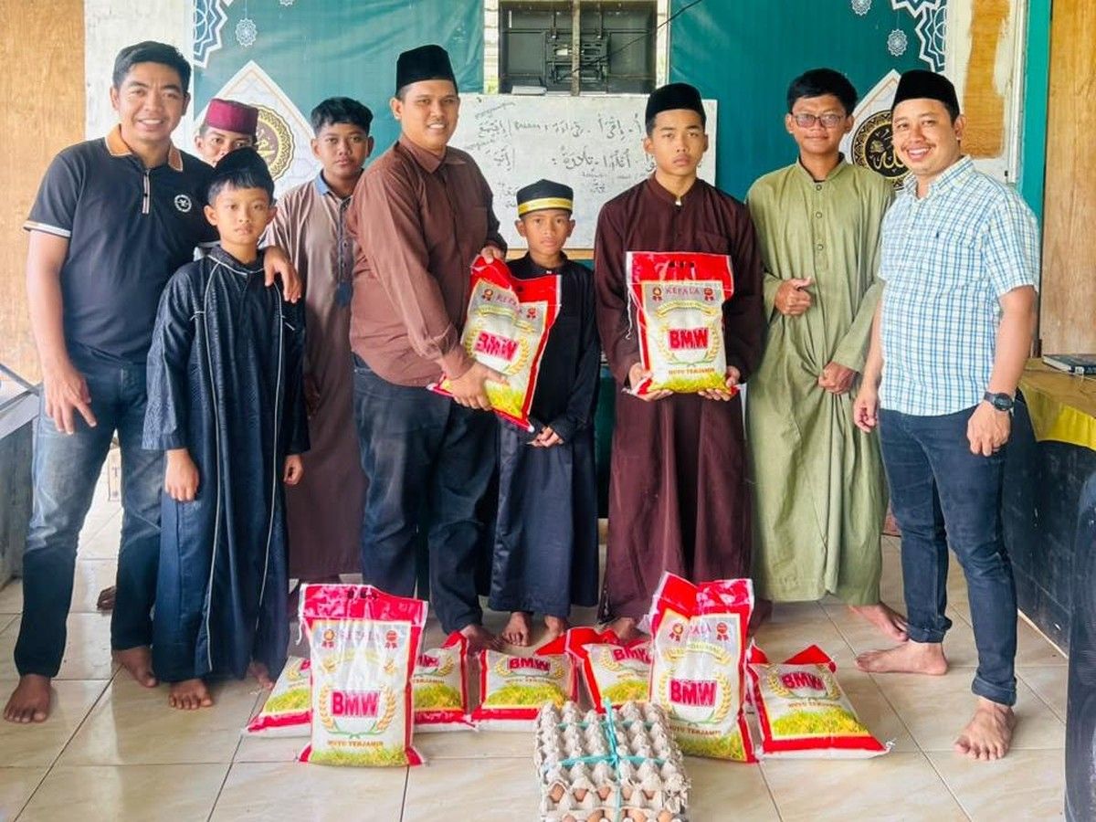 Bahtra Banong Salurkan Bantuan Beras ke 3 Ponpes Tahfiz di Kolaka