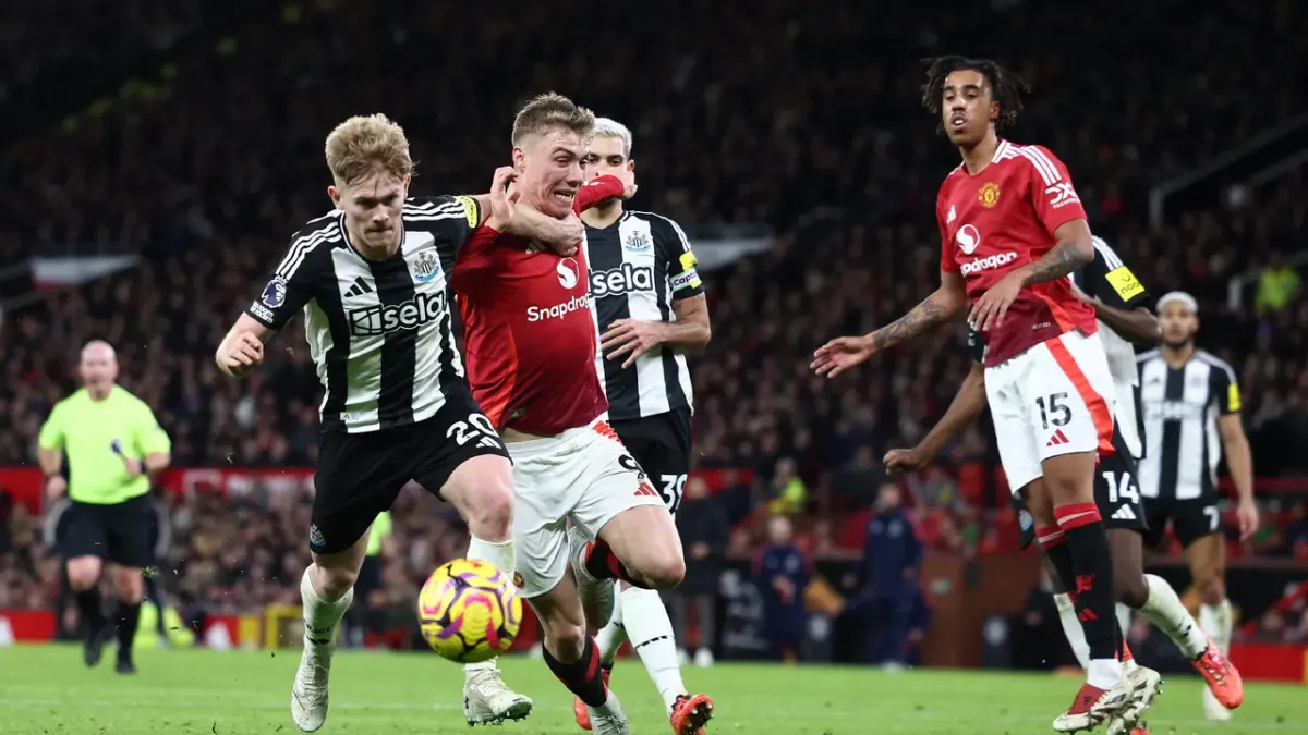 Manchester United Bidik Bek Kiri Muda Lewis Hall dan Myles Lewis-Skelly