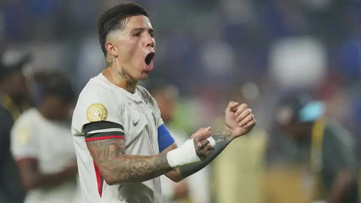 Manchester City Tertarik Rekrut Enzo Fernandez dari Chelsea
