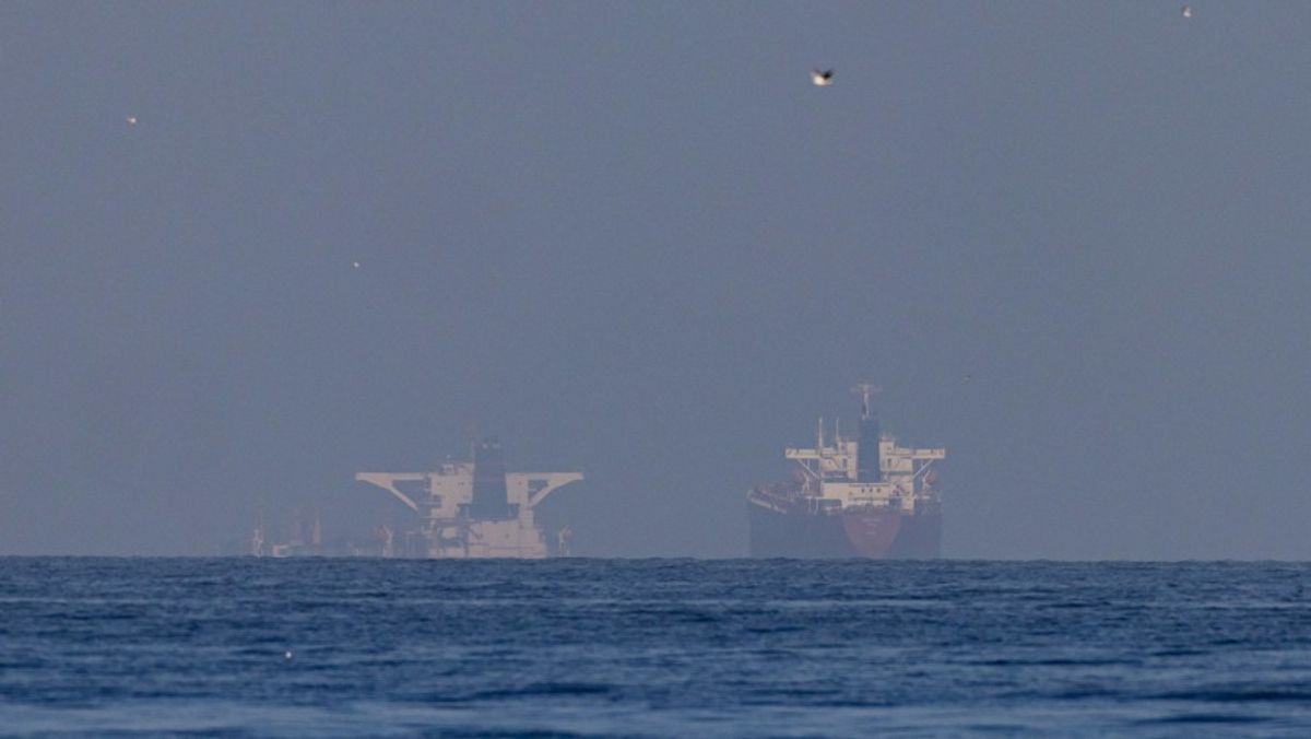 Harga Minyak Naik Setelah Iran Serang Target di Selat Hormuz