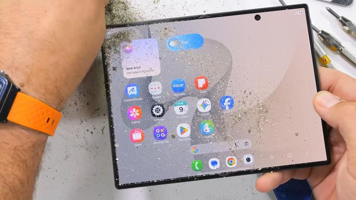 Samsung Galaxy Z Fold8 Tahan Uji Ketahanan Pasir dan Tekukan