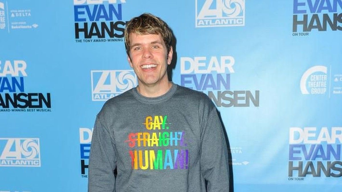 Perez Hilton Jalani Perawatan Rumah Sakit Usai Krisis Kesehatan Mental saat Livestream
