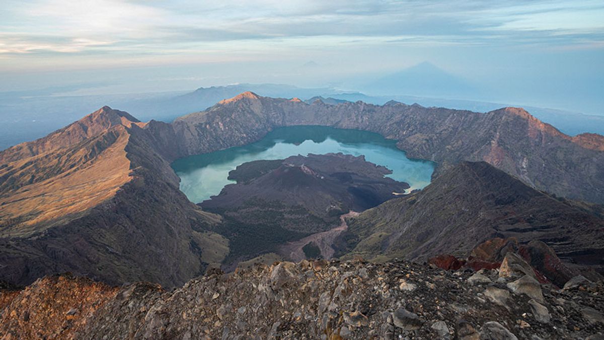 Kebakaran Hutan di Gunung Rinjani Lombok Timur Berhasil Dikendalikan