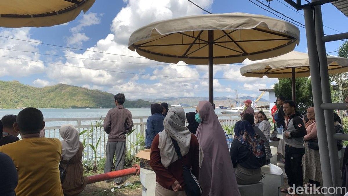Kapal Penyeberangan KMP Putri Yasmin Terbakar di Perairan Bali