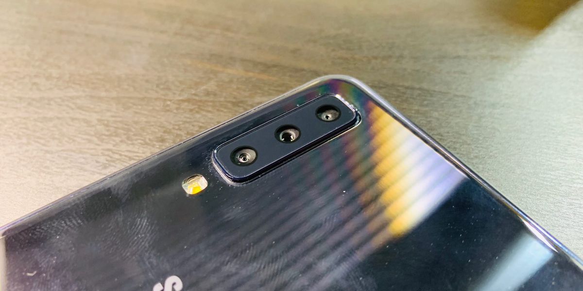 Samsung Galaxy A7 2018 Review Lengkap dan Kinerja Kamera Tiga Belakang