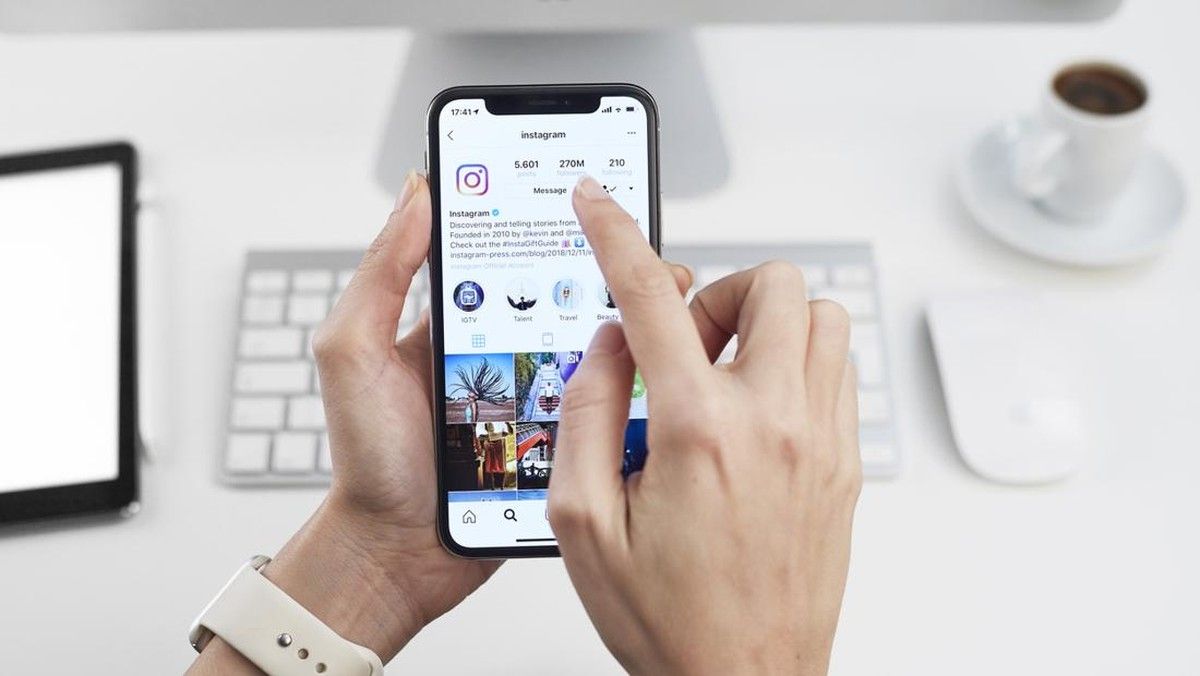 Pakar UGM Ingatkan Risiko Duduk Lama Saat Scrolling pada Kesehatan Otak