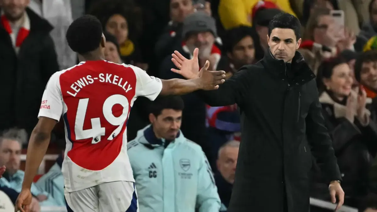 Mikel Arteta Sambut Positif Rumor Transfer Myles Lewis-Skelly di Arsenal