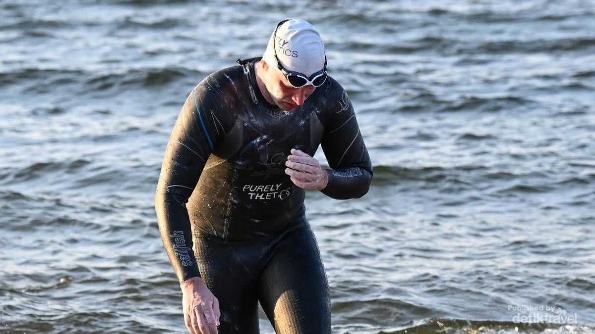 Bartłomiej Kubkowski Pecahkan Rekor Renang Nonstop Laut Baltik