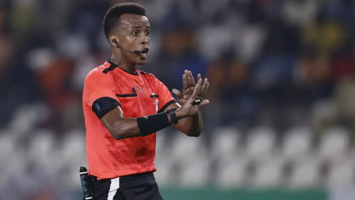 Wasit Somalia Omar Artan Pimpin Piala Super UEFA di Salzburg