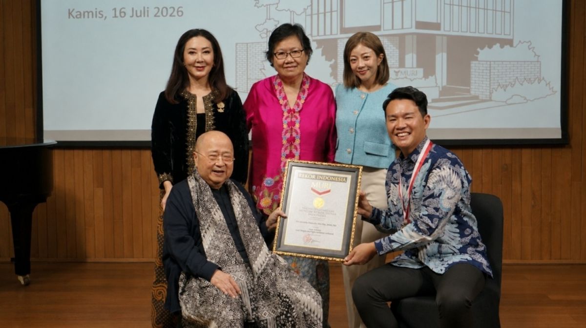 Dr. Timothy Astandu Raih Penghargaan MURI Kunjungi 197 Negara Berdaulat