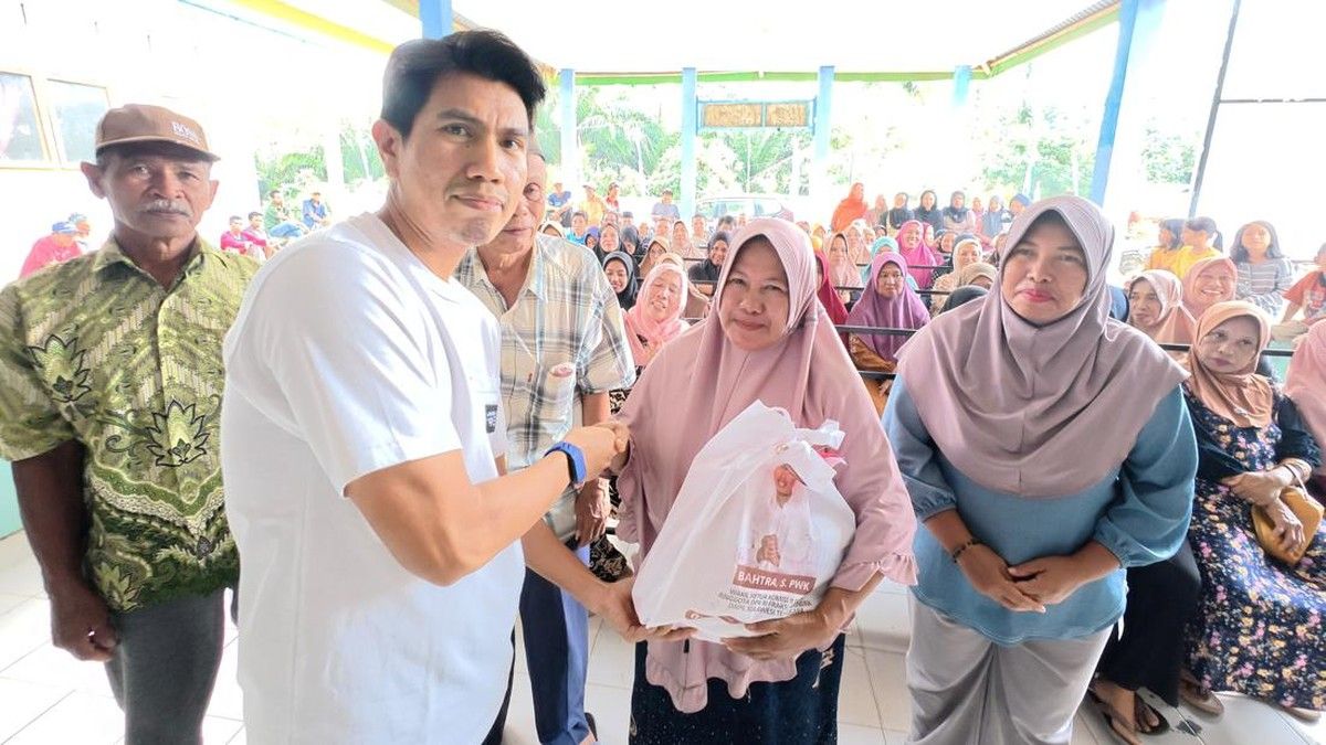 Wakil Ketua Komisi II DPR RI Bahtra Banong Kunjungi Tiga Desa di Kolaka Timur