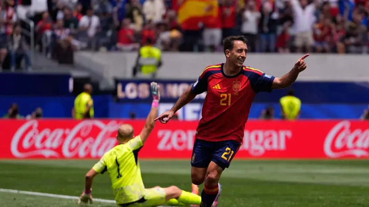 Mikel Oyarzabal Tegaskan Bahagia di Real Sociedad Meski Rumor ke Barcelona Mencuat