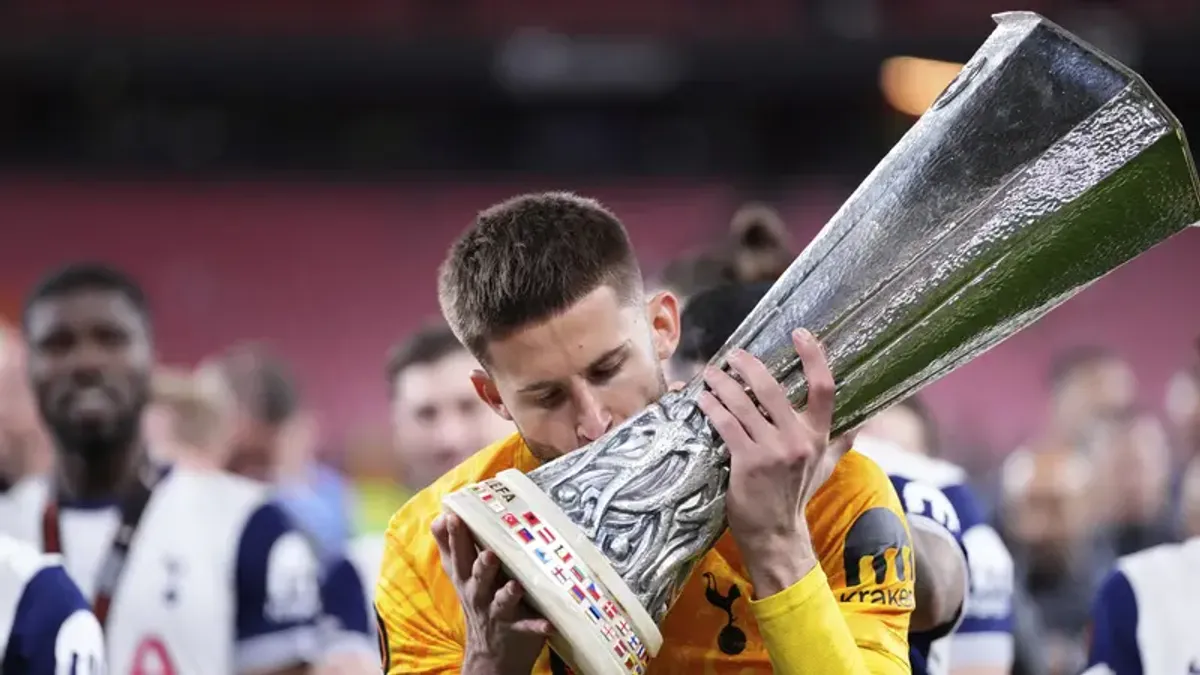 Juventus Hentikan Negosiasi Emiliano Martinez dan Alihkan Fokus ke Guglielmo Vicario