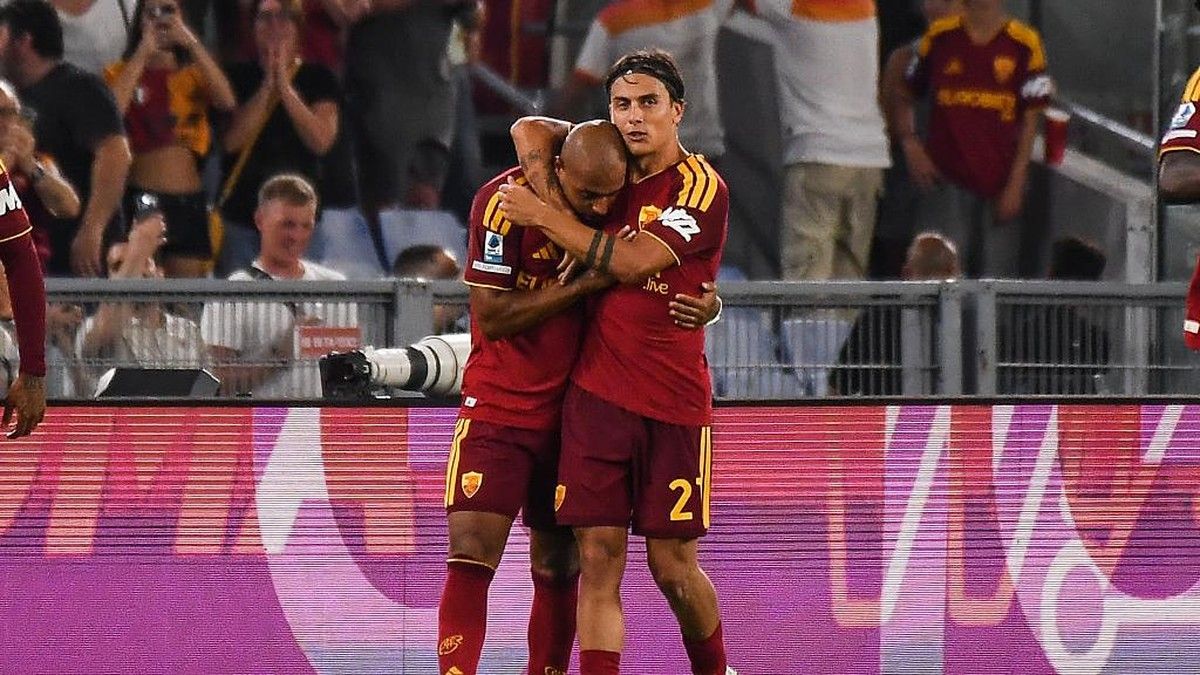 Dybala Beri Assist untuk Hat-trick Malen Bawa Roma Menang Besar atas Fiorentina
