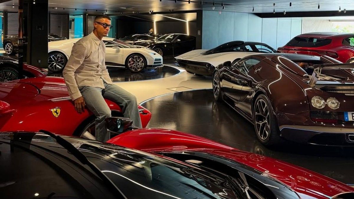 Cristiano Ronaldo Pamer Koleksi Mobil Mewah Langka