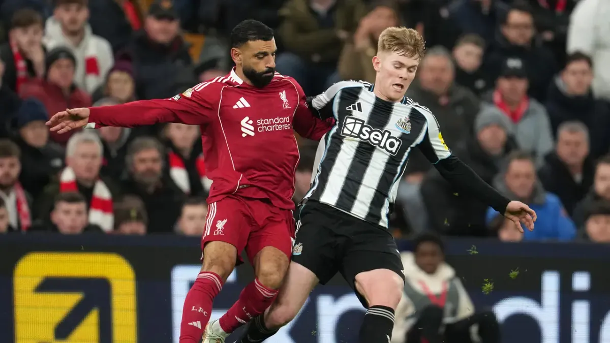 Manchester United mengejar Lewis Hall untuk bek kiri