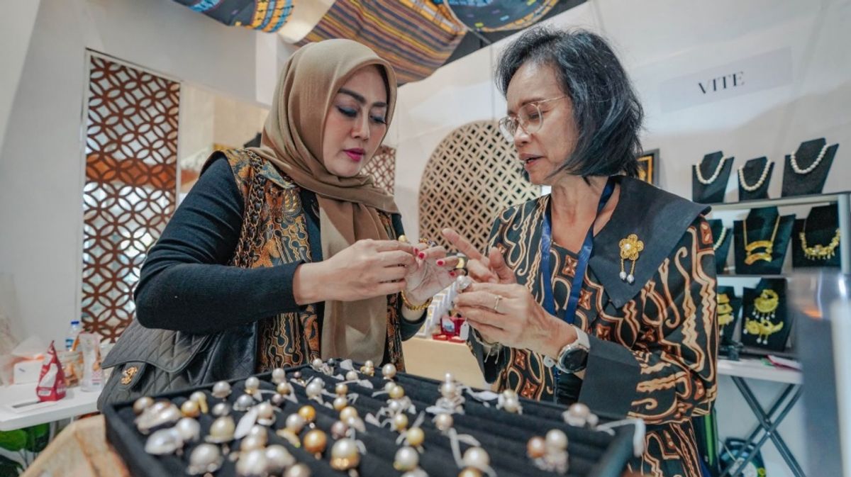Sebelas UMKM Tampilkan Produk Unggulan di Indonesia Fashion Week 2026