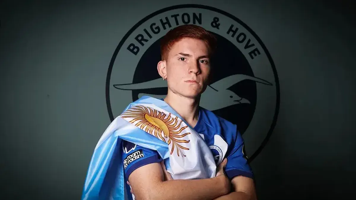 Chelsea Rekrut Valentin Barco dari Strasbourg untuk Perkuat Lini Tengah