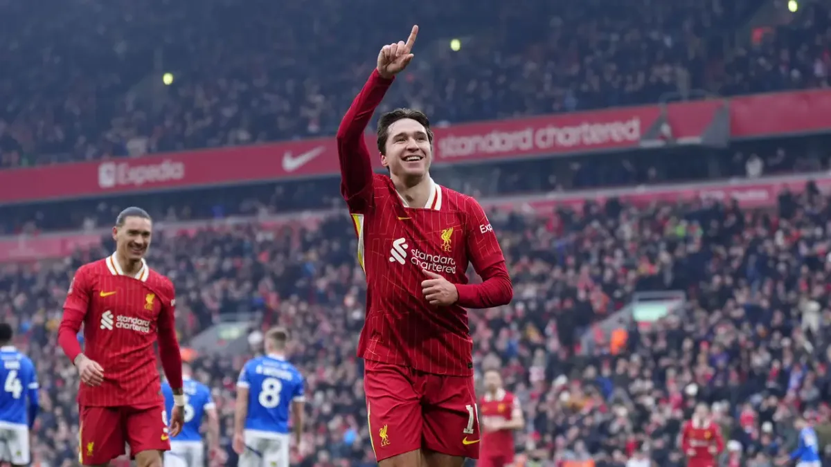 Federico Chiesa Tegaskan Komitmen Bertahan di Liverpool di Bawah Iraola