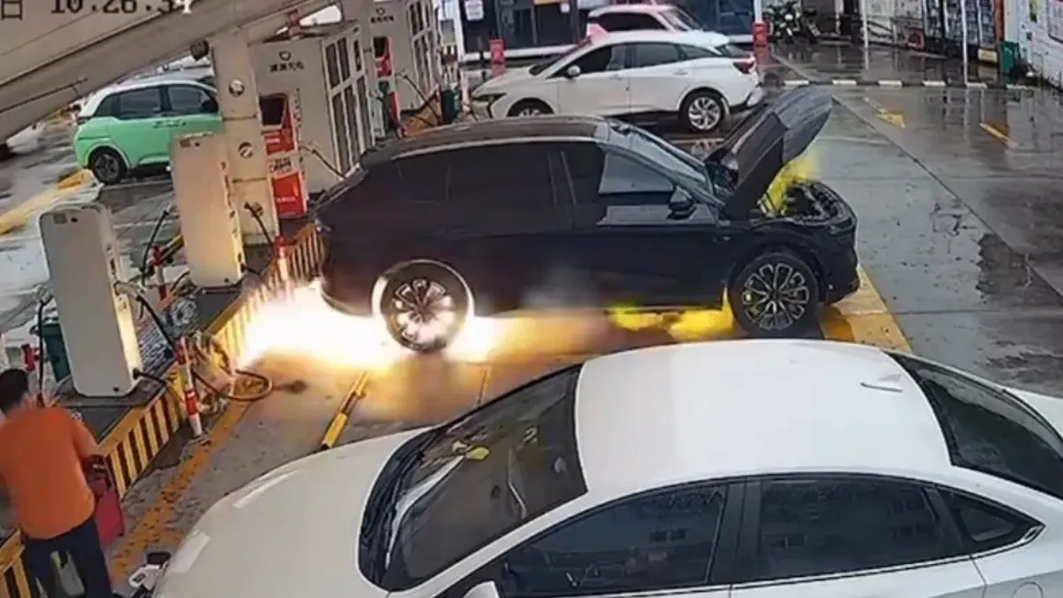 Mobil Listrik Zeekr 7X Terbakar di SPKLU Kota Ningbo China
