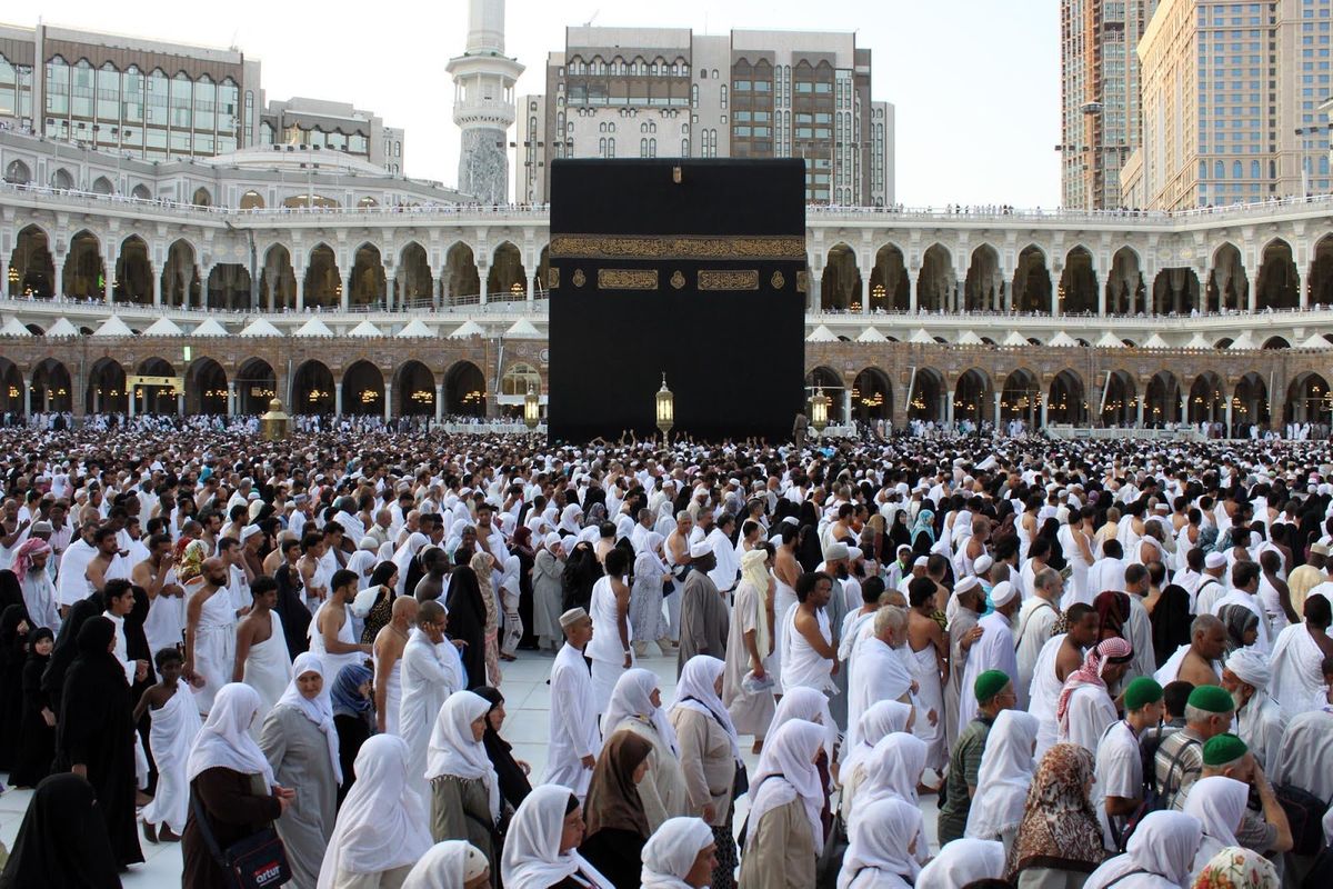 Mengapa Mengelilingi Ka’bah Tujuh Kali Jadi Rukun Ibadah Haji