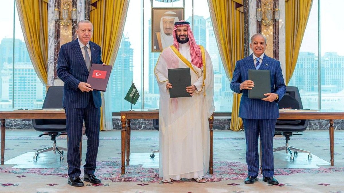 Turki, Arab Saudi, dan Pakistan Tandatangani Pakta Pertahanan Bersama di Mekkah