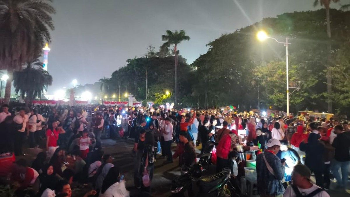 Warga Padati Monas Rayakan Malam Merdeka HUT RI ke-81 dengan Beragam Pertunjukan