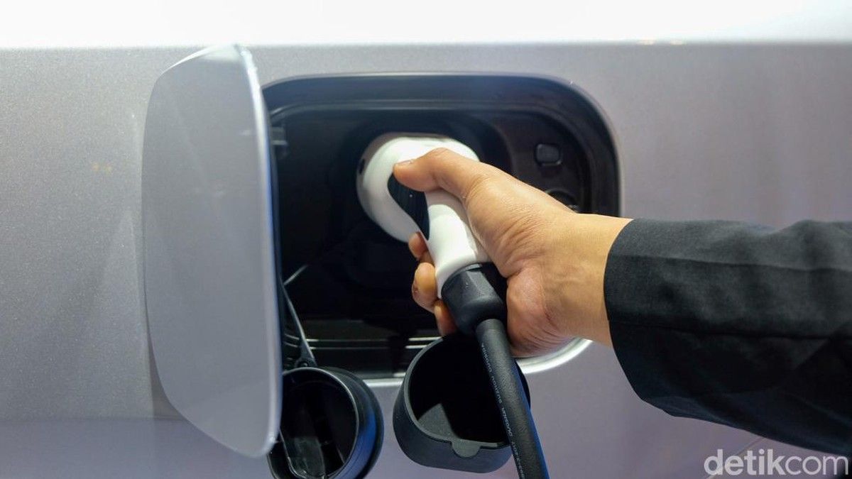Harga Mobil Listrik Turun, Lampaui Mobil Hybrid di Pasar Global