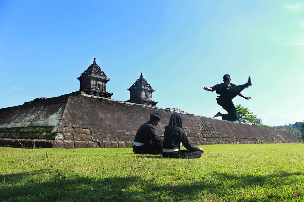 Serangan Pencak Silat Menggunakan Kaki Umumnya Disebut Tendangan
